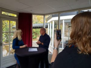 saskia filmt debby en robert bij VC