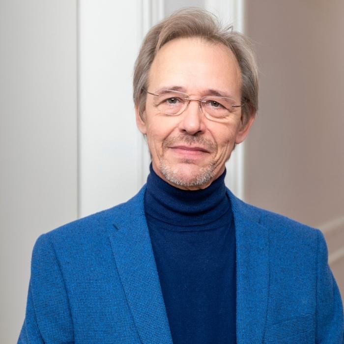 Mar 700 x 700 Marianne van den Ende